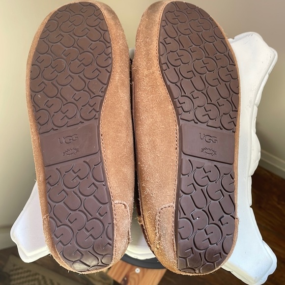 Ugg - Slippers - Size 8.5 - Picture 9 of 11